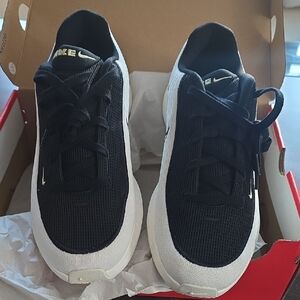 Nike Black and White Athletic Shoes Sleek Design